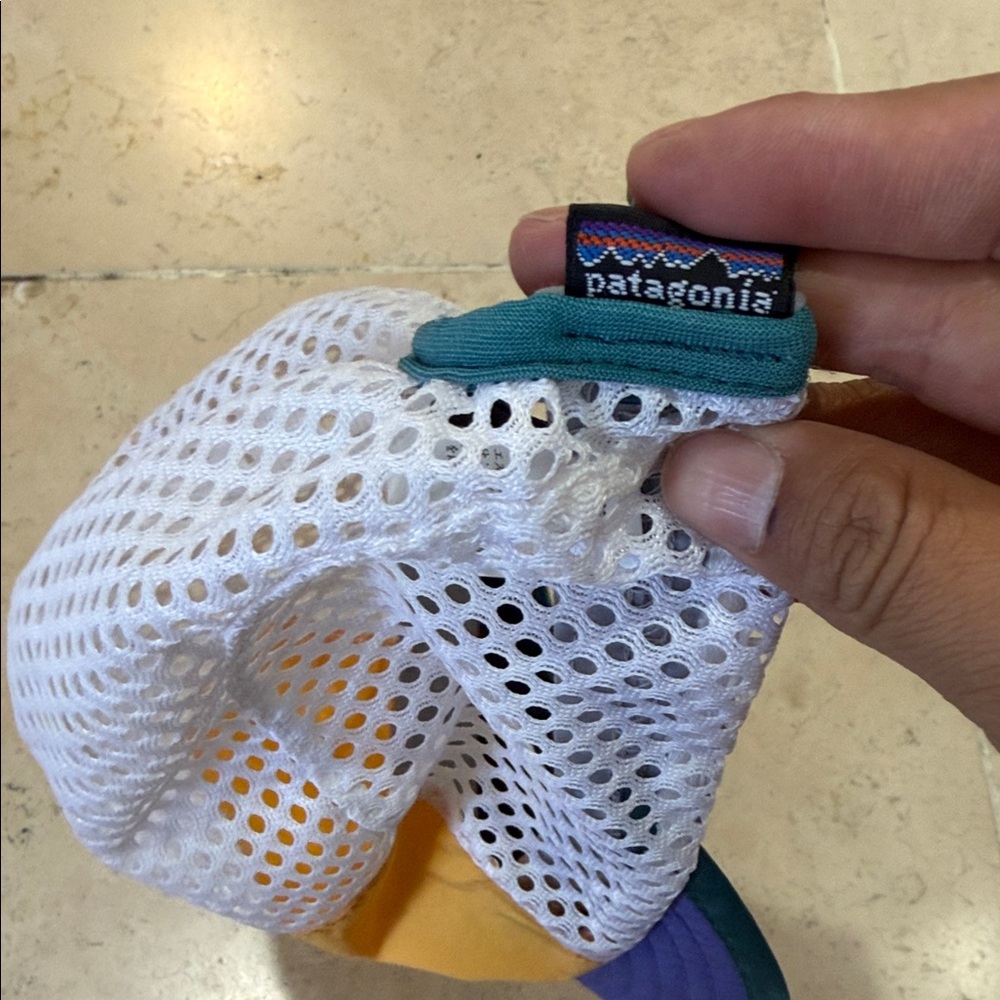 Vintage 97 Patagonia Duckbill Yellow and Blue Mesh Hat - Picture 2 of 4